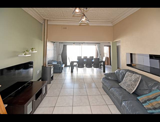 3 BEDROOM HOUSE FOR SALE IN CROSBY